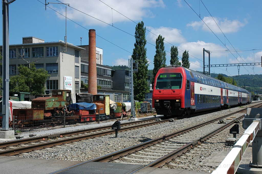 1884-0009-040610.jpg - SBB-CFF Bt (DPZ) 50 85 26-33 947-0 / Otelfingen (Würenloserstrasse) 4.6.2010