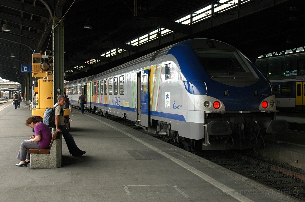 1889-0025-080610.jpg - SNCF B5uxh 50 87 80-97 130-7 / Basel SNCF 8.6.2010