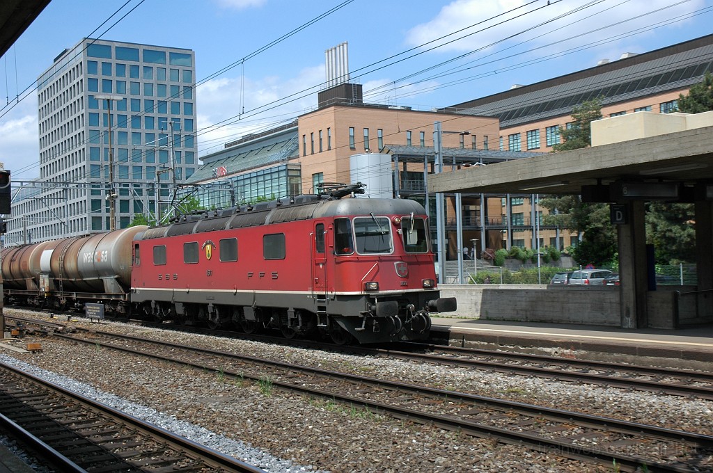 1892-0012-110610.jpg - SBB-CFF Ref 6/6 11677 «Neuhausen am Rheinfall» / Zürich-Altstetten 11.6.2010