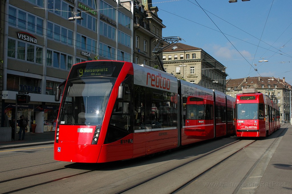 1898-0010-220610.jpg - BernMobil Be 6/8 652 + Be 4/8 739 / Bahnhofplatz (Bern) 22.6.2010