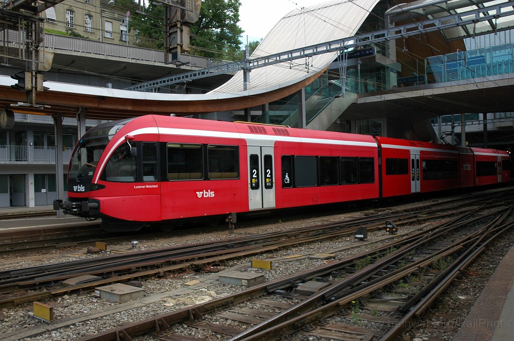 1899-0049-220610.jpg - BLS RABe 526.260-5 «Luzerner Hinterland» / Bern HB 22.6.2010