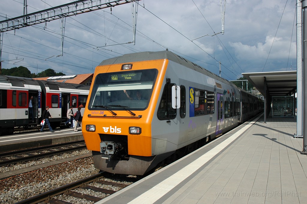 1911-0027-220610.jpg - BLS RABe 525.036-0 «Zentrum Paul Klee» / Burgdorf 22.6.2010