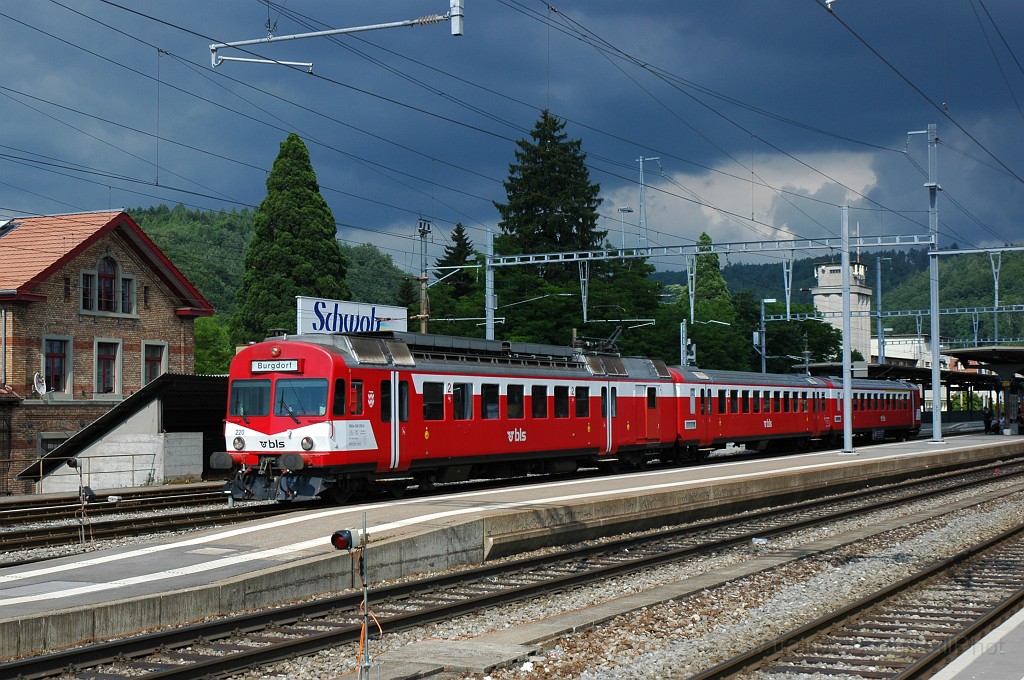 1912-0020-220610.jpg - BLS RBDe 566.220-0 «Walkringen» / Burgdorf 22.6.2010