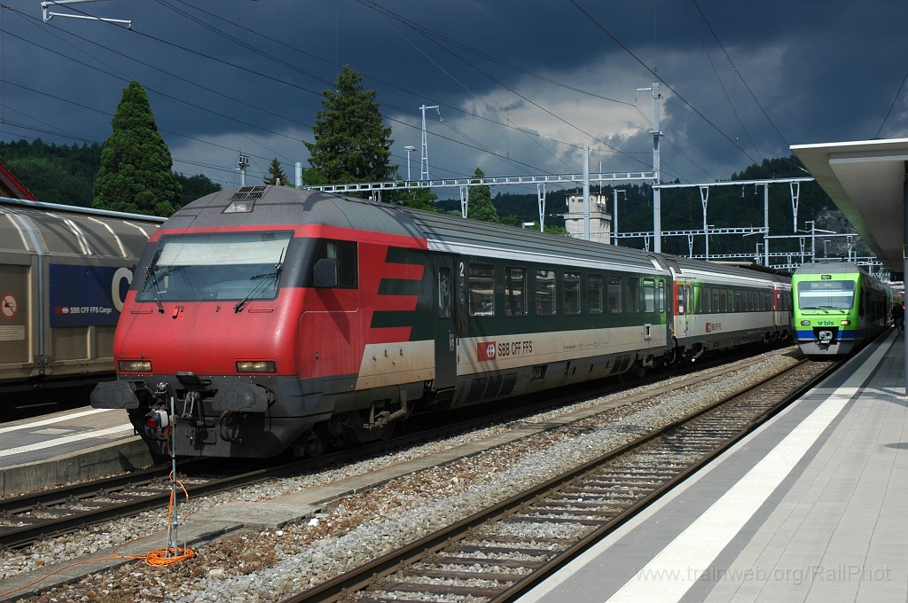 1912-0033-220610.jpg - SBB-CFF Bt (IC) 50 85 28-94 949-0 + BLS RABe 525.028-7 / Burgdorf 22.6.2010