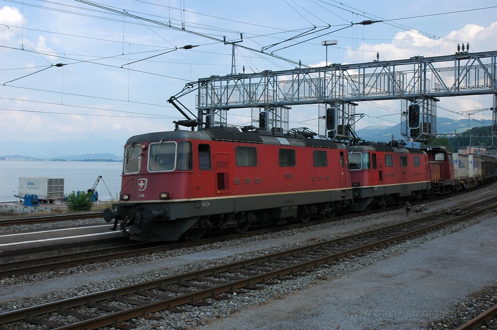1923-0012-060710.jpg - SBB-CFF Re 4/4'' 11339 + Re 4/4'' 11280 + Em 3/3 18829 / Wädenswil 6.7.2010