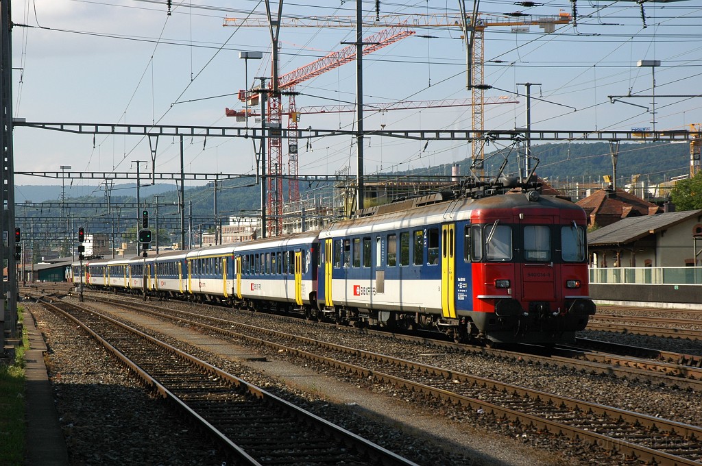 1932-0023-150710.jpg - SBB-CFF RBe 540.014-8 + RBe 540.040-3 / Dietikon 15.7.2010