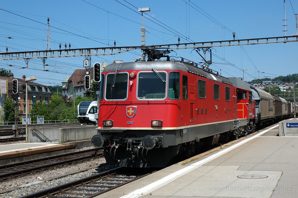 1934-0022-190710.jpg - SBB-CFF Re 4/4'' 11297 + Tm 234.143-6 / Winterthur 19.7.2010