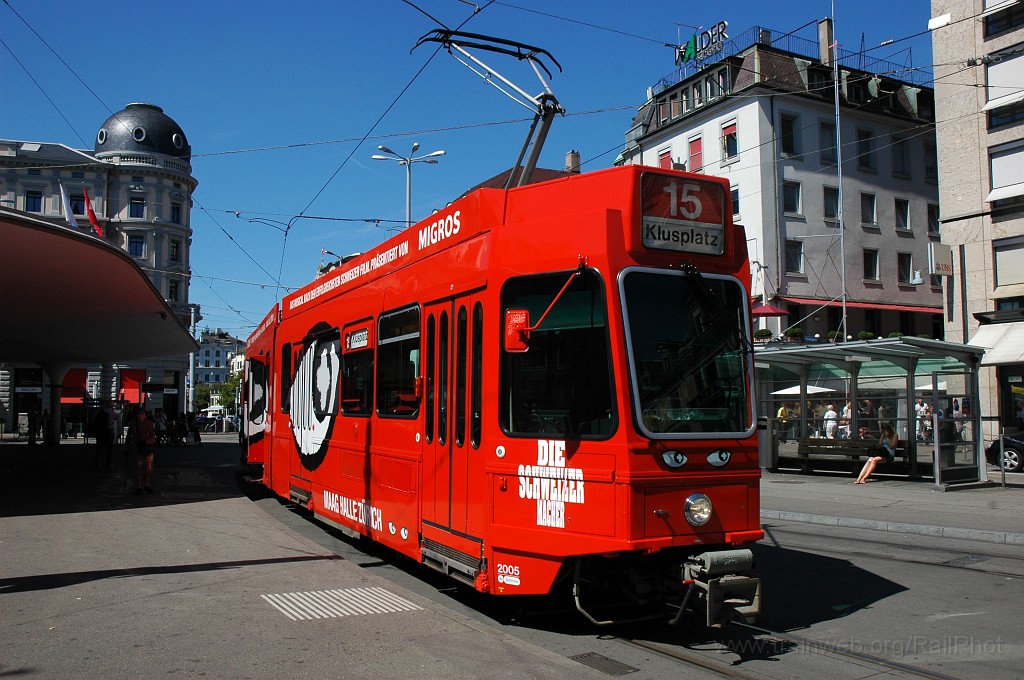 1958-0045-310710.jpg - VBZ Be 4/6' 2005 «Die Schweizermacher» / Bellevue 31.7.2010