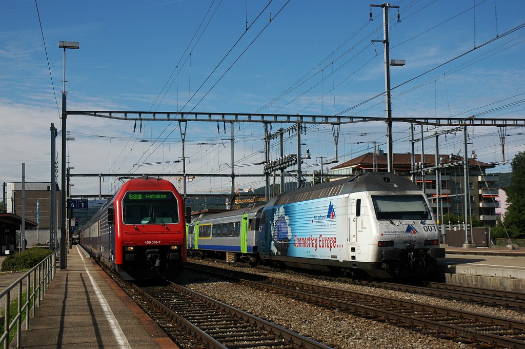1973-0012-250810.jpg - BLS Re 465.001-6 «Simplon / BLS Alptransit» + SBB-CFF Re 450.061-7 «Mönchaltorf» / Dietikon 25.8.2010