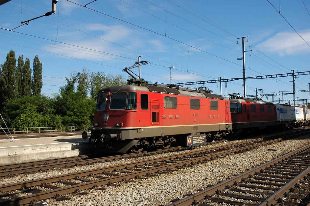 1973-0020-250810.jpg - SBB-CFF Re 4/4'' 11255 + 11238 / Dietikon 25.8.2010