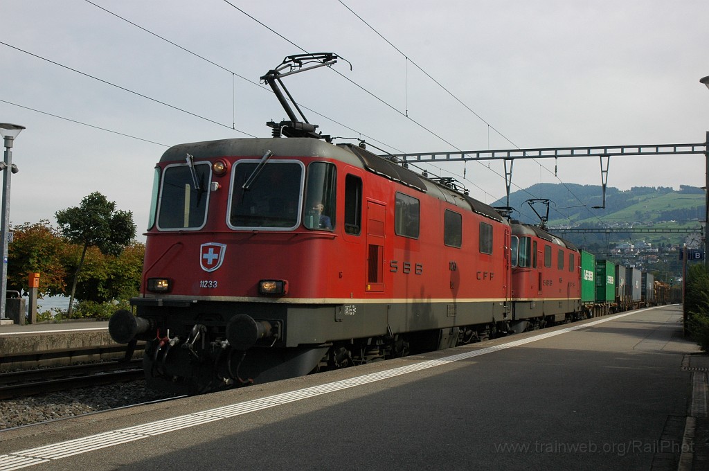 1985-0008-140910.jpg - SBB-CFF Re 4/4'' 11233 + 11235 / Richterswil 14.9.2010