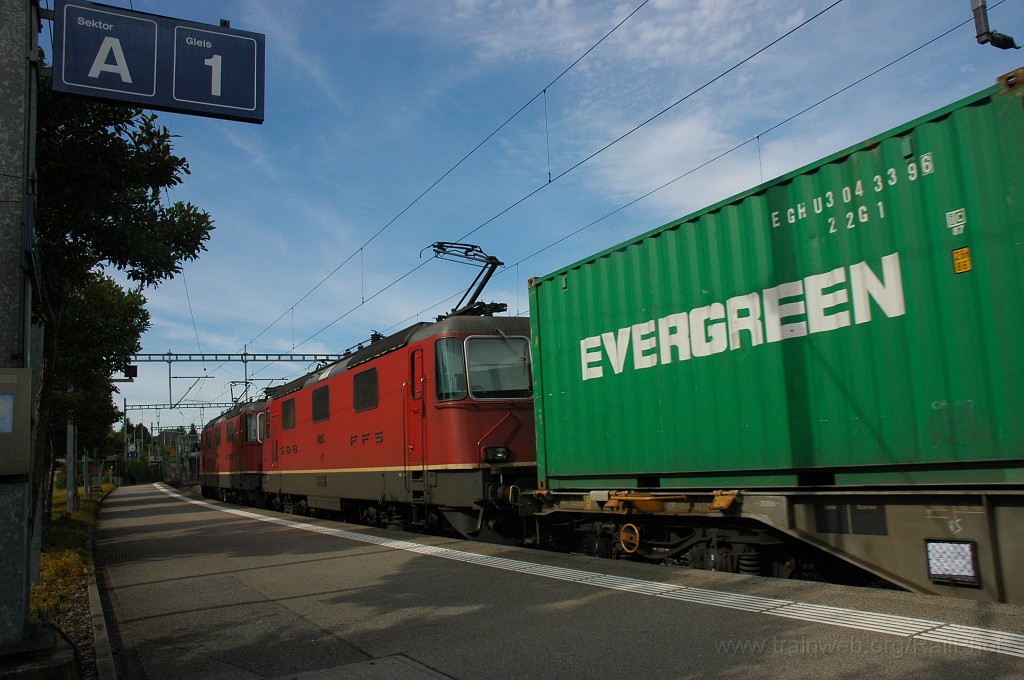 1985-0011-140910.jpg - SBB-CFF Re 4/4'' 11233 + 11235 / Richterswil 14.9.2010