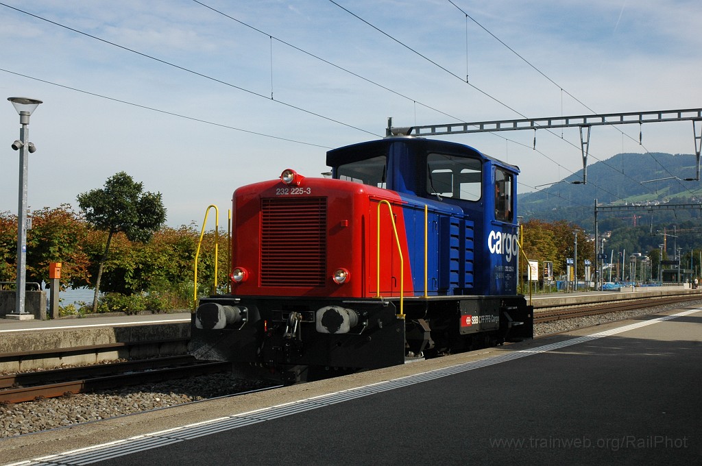 1986-0002-140910.jpg - SBB-CFF Tm 232.225-3 / Richterswil 14.9.2010