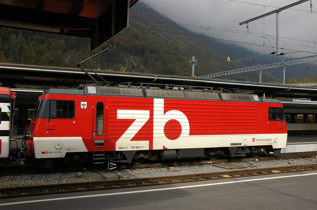1994-0007-101010.jpg - ZB HGe 101.963-7 «Alpnach» / Interlaken-Ost 10.10.2010