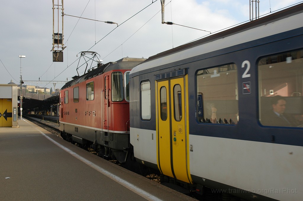 1999-0007-141010.jpg - SBB-CFF Re 4/4'' 11144 / Zürich HB 14.10.2010
