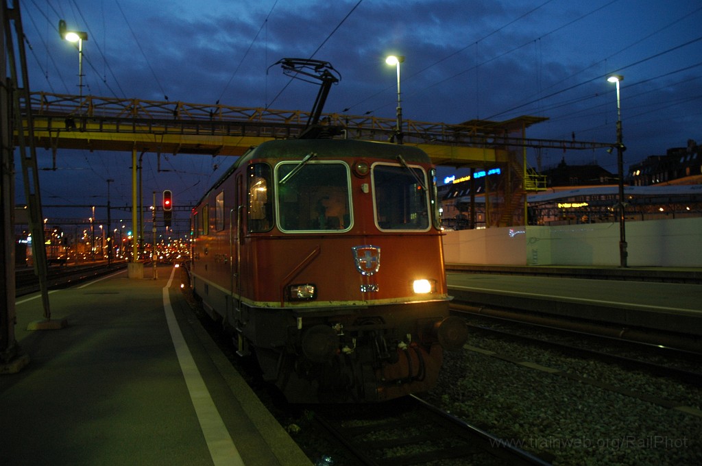 2017-0050-031110.jpg - SBB-CFF Re 4/4'' 11225 / Zürich HB 3.11.2010