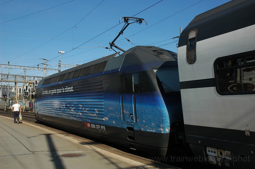 2086-0035-010411.jpg - SBB-CFF Re 460.002-9 «Seeland / le train, un geste pour le climat» / Zürich-Oerlikon 1.4.2011