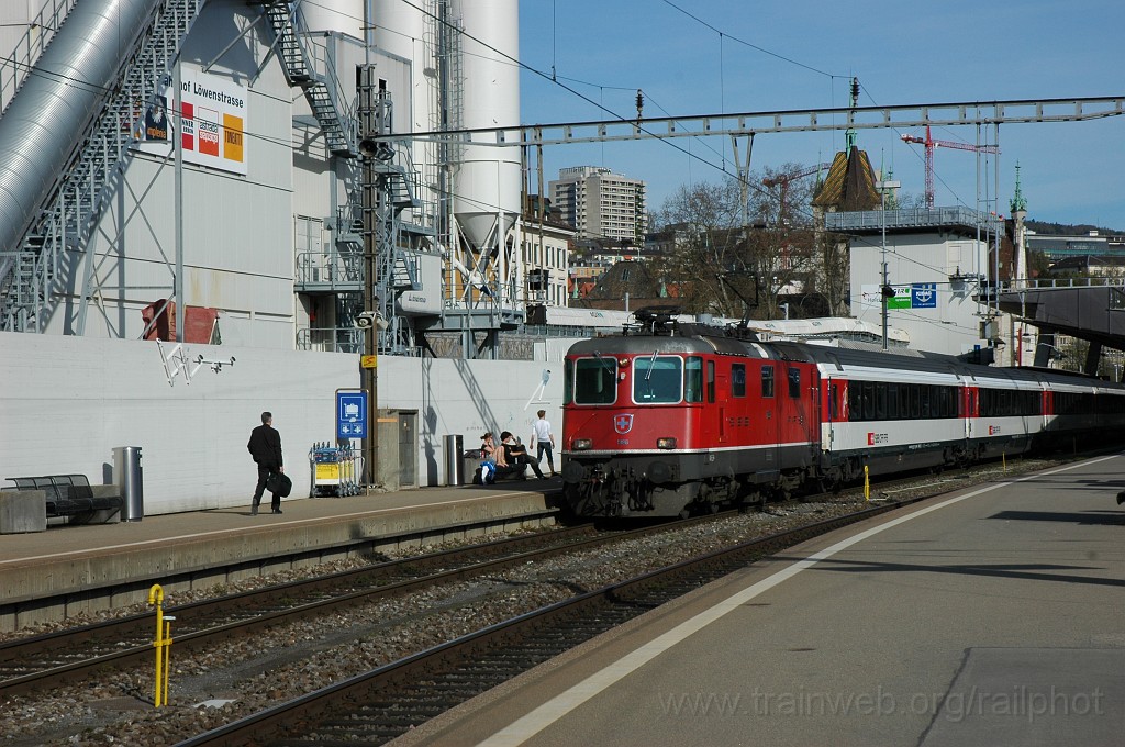 2088-0032-060411.jpg - SBB-CFF Re 4/4'' 11198 / Zürich HB 6.4.2011