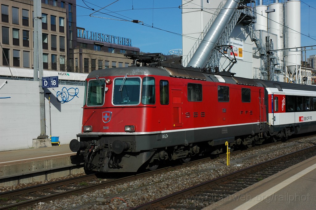 2088-0036-060411.jpg - SBB-CFF Re 4/4'' 11198 / Zürich HB 6.4.2011