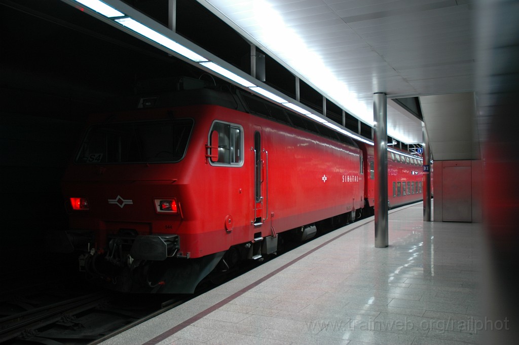 2092-0007-190411.jpg - SZU Re 456.544-6 / Zürich HB 19.4.2011