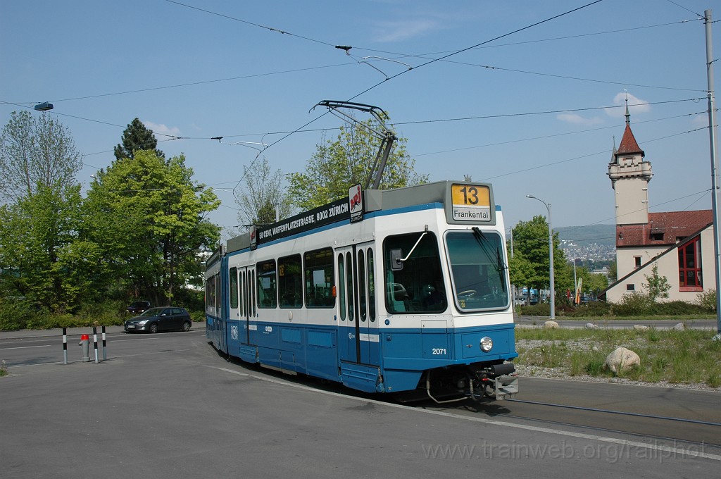 2097-0007-210411.jpg - VBZ Be 4/6'' 2071 + Be 4/6' 2034 / Albisgütli 21.4.2011