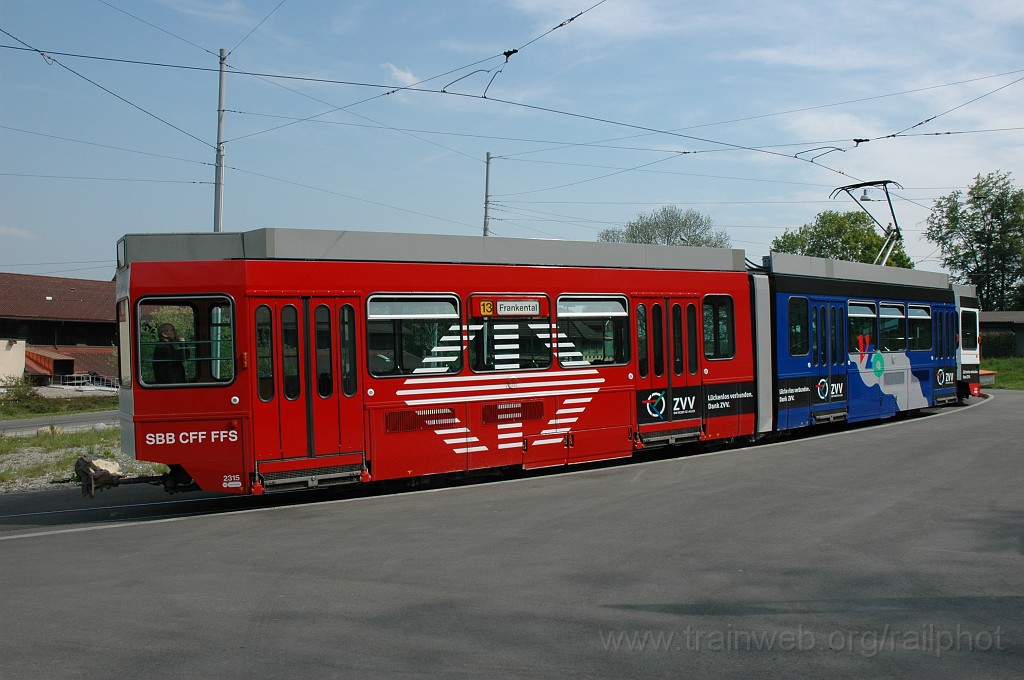 2097-0041-210411.jpg - VBZ Be 4/6'' 2051 + Be 4/6' 2315 «Lückenlos verbunden Dank ZVV» / Albisgütli 21.4.2011
