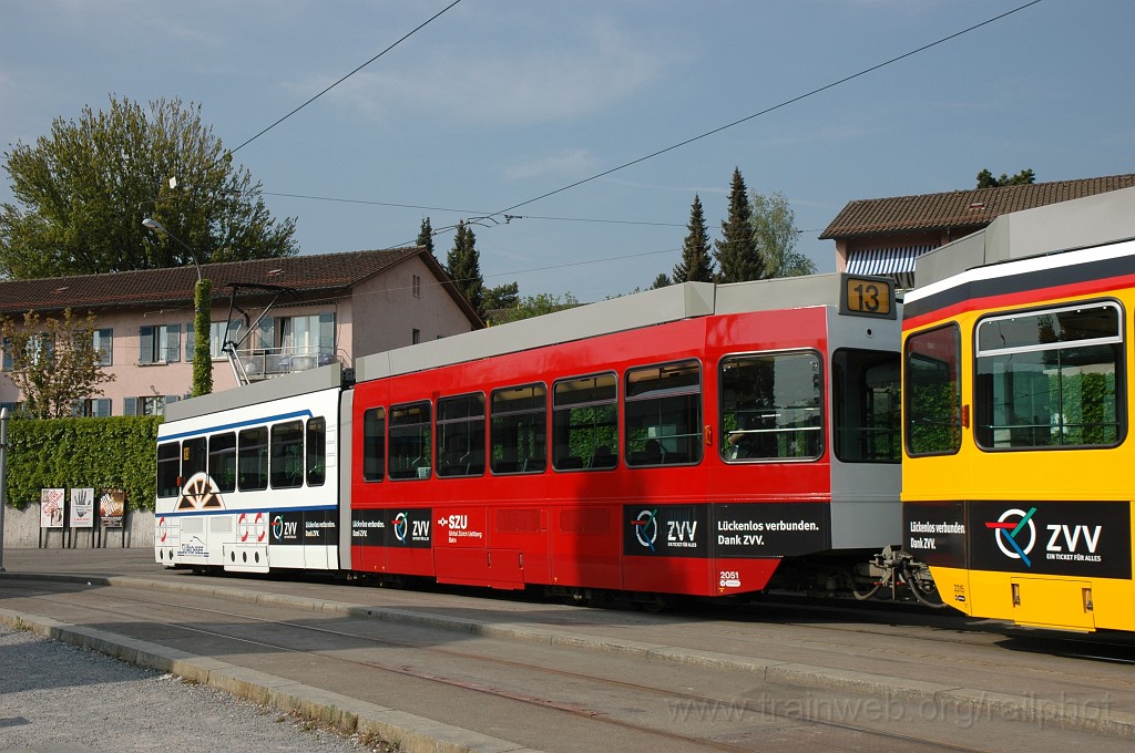 2098-0006-210411.jpg - VBZ Be 4/6'' 2051 + Be 4/6' 2315 «Lückenlos verbunden Dank ZVV» / Frankental 21.4.2011