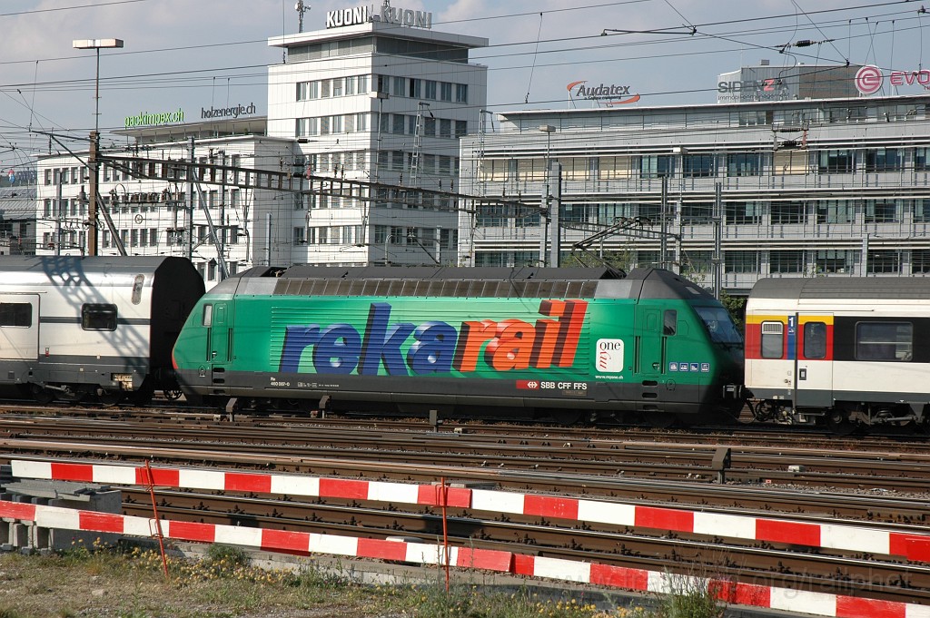 2102-0011-260411.jpg - SBB-CFF Re 460.087-0 «Säuliamt / Reka Rail» / Zürich HB 26.4.2011