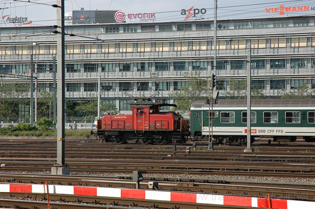 2104-0045-260411.jpg - SBB-CFF Ee 3/3 16428 / Zürich HB 26.4.2011
