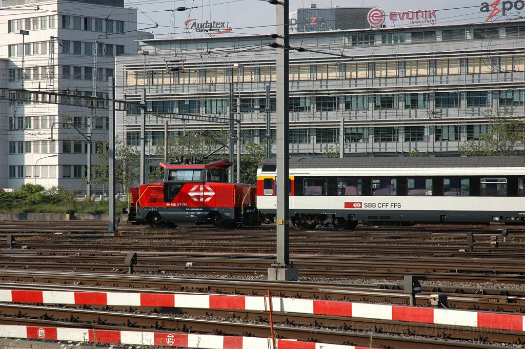 2105-0001-260411.jpg - SBB-CFF Ee 922.013-8 / Zürich HB 26.4.2011