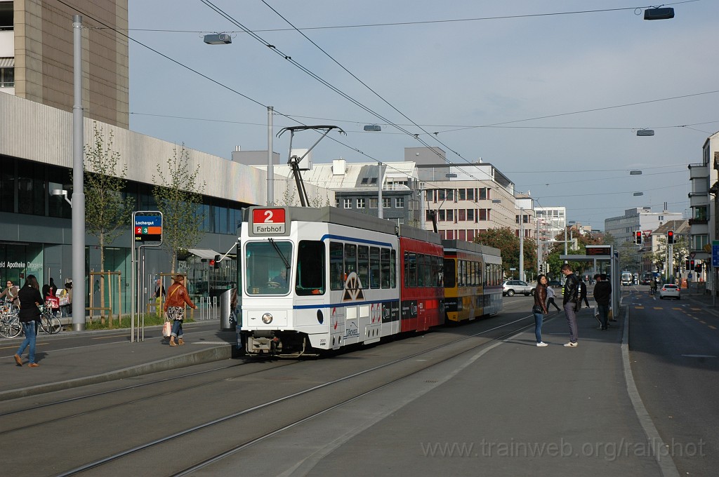 2105-0020-290411.jpg - VBZ Be 4/6'' 2051 + Be 4/6' 2315 «Lückenlos verbunden Dank ZVV» / Lochergut 29.4.2011