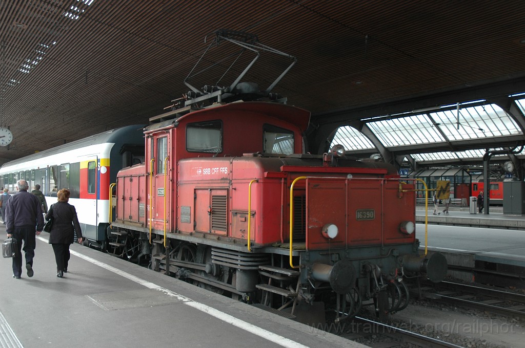 2109-0036-130511.jpg - SBB-CFF Ee 3/3 16390 / Zürich HB 13.5.2011
