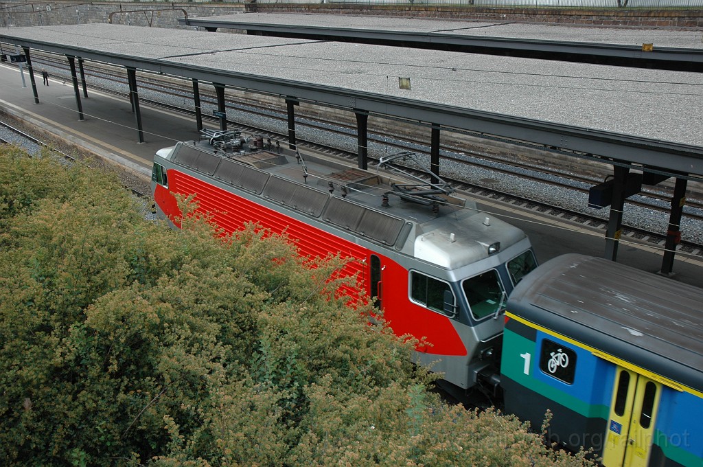 2112-0040-170511.jpg - SOB Re 446.015-0 / Zürich-Wiedikon 17.5.2011