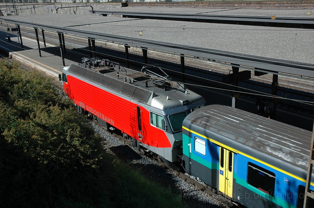 2114-0020-180511.jpg - SOB Re 446.015-0 / Zürich-Wiedikon 18.5.2011