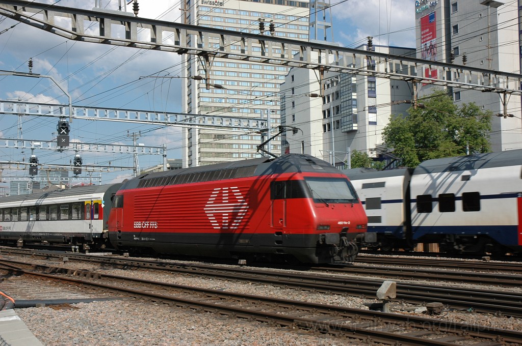 2115-0011-190511.jpg - SBB-CFF Re 460.114-2 «Cirque Knie» / Zürich-Oerlikon 19.5.2011