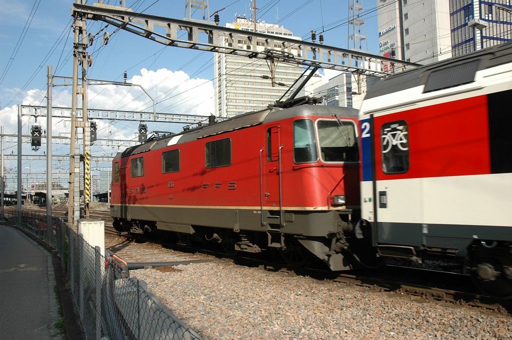 2116-0030-190511.jpg - SBB-CFF Re 4/4'' 11213 / Zürich-Oerlikon 19.5.2011