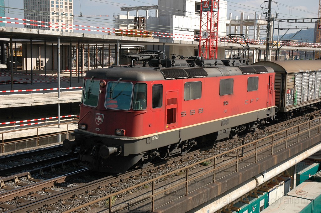 2122-0049-230511.jpg - SBB-CFF Re 4/4'' 11244 / Zürich Käferbergbrücke 23.5.2011