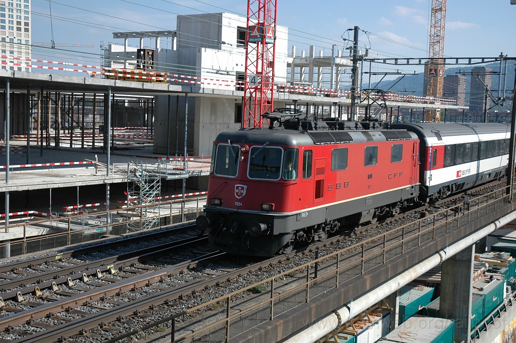 2123-0016-230511.jpg - SBB-CFF Re 4/4'' 11204 / Zürich Käferbergbrücke 23.5.2011