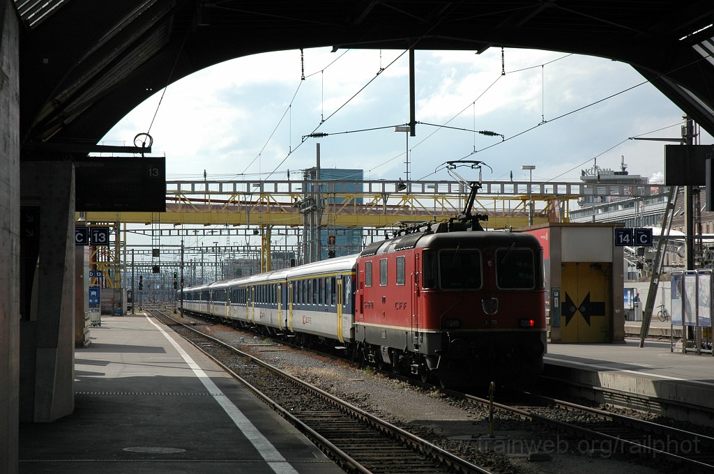 2131-0040-100611.jpg - SBB-CFF Re 4/4'' 11200 / Zürich HB 10.6.2011