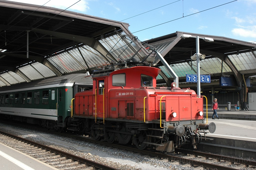 2131-0045-100611.jpg - SBB-CFF Ee 3/3 16438 / Zürich HB 10.6.2011