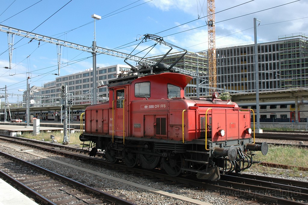 2132-0008-100611.jpg - SBB-CFF Ee 3/3 16438 / Zürich HB 10.6.2011