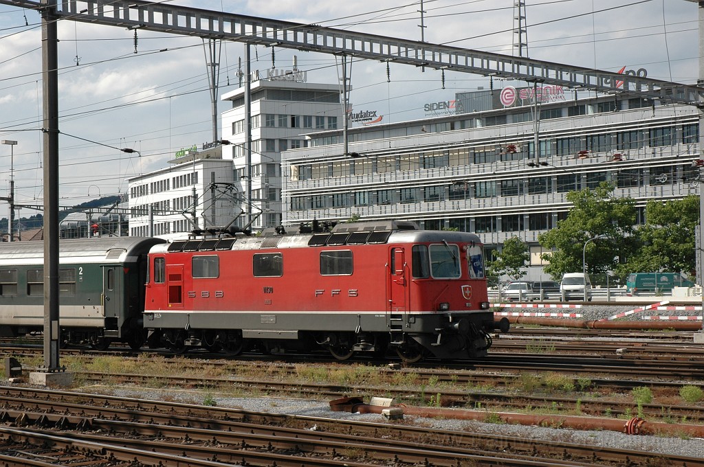 2132-0012-100611.jpg - SBB-CFF Re 4/4'' 11130 / Zürich HB 10.6.2011