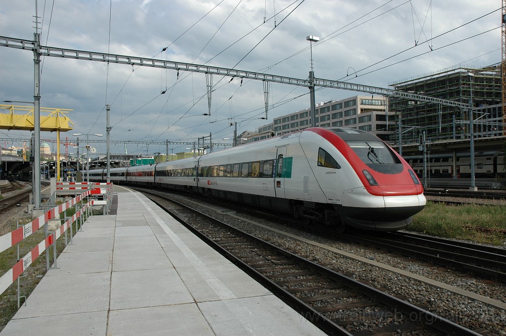 2133-0015-100611.jpg - SBB-CFF ICN RABDe 500.030-2 «Louis Chevrolet» / Zürich HB 10.6.2011