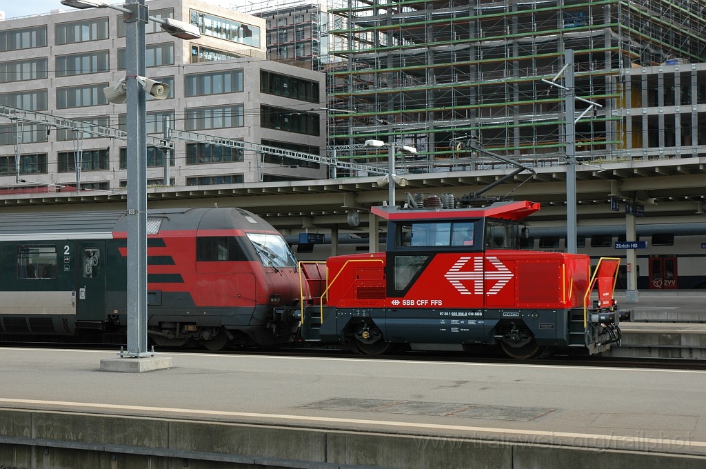 2134-0012-100611.jpg - SBB-CFF Ee 922.008-8 / Zürich HB 10.6.2011