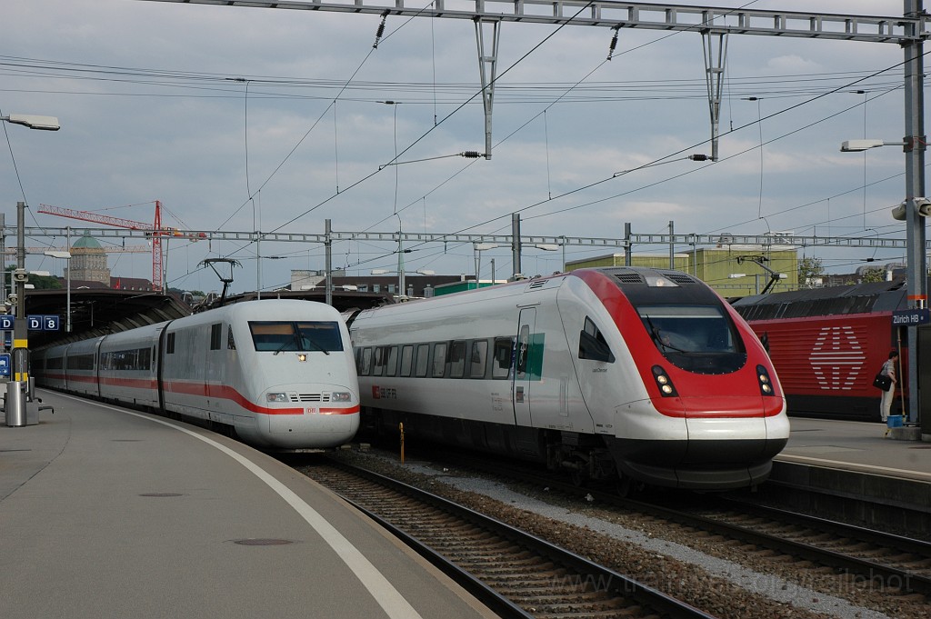 2134-0013-100611.jpg - DBAG ICE 401.075-7 + SBB-CFF ICN RABDe 500.030-2 «Louis Chevrolet» / Zürich HB 10.6.2011