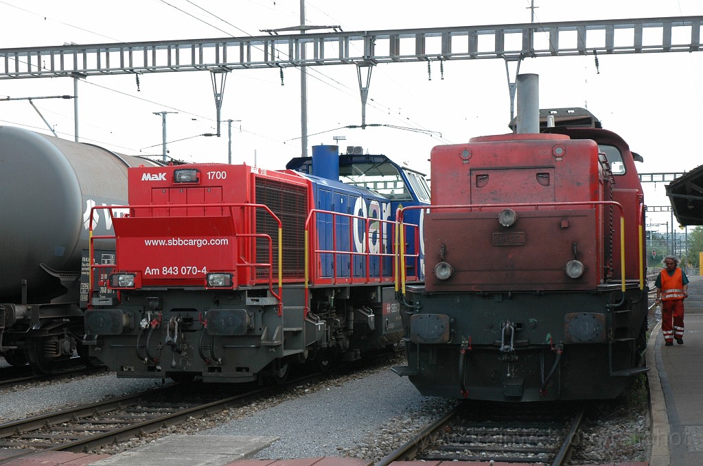 2135-0041-150611.jpg - SBB-CFF Am 843.070-4 + Bm 4/4 18422 / Niederglatt 15.6.2011