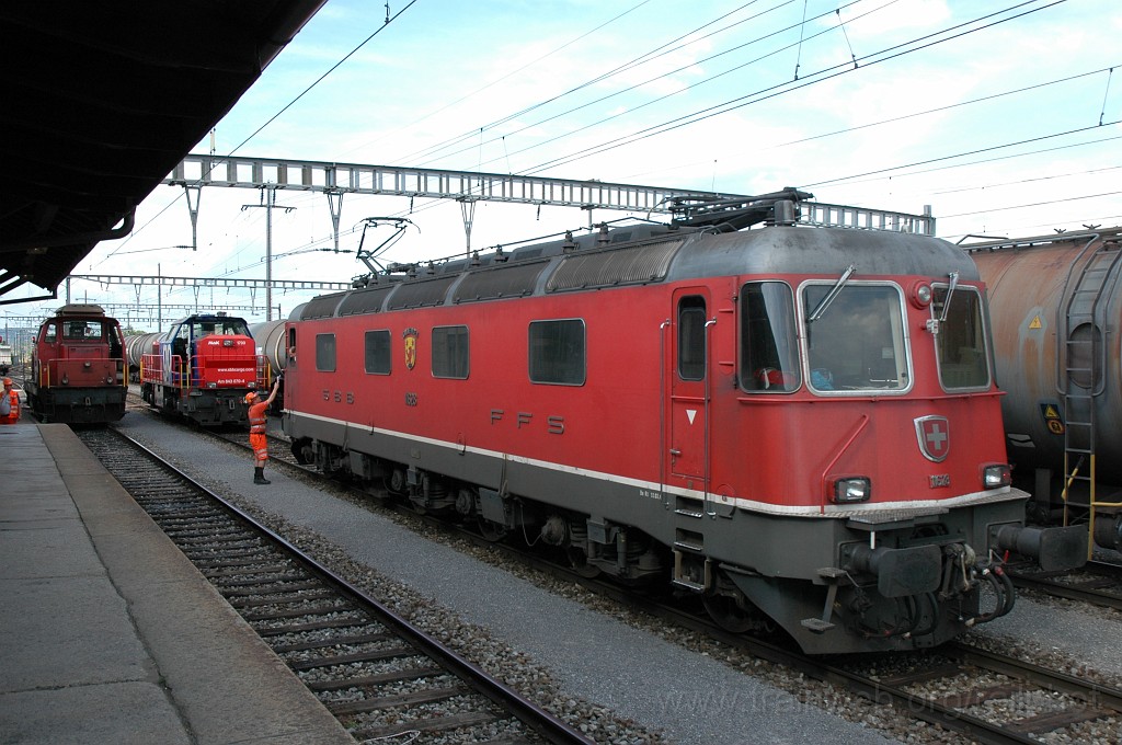2136-0008-150611.jpg - SBB-CFF Re 6/6 11628 «Konolfingen» + Am 843.070-4 [Garée] + Bm 4/4 18422 / Niederglatt 15.6.2011
