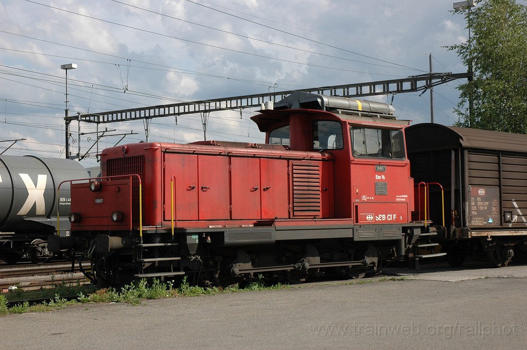 2136-0019-150611.jpg - SBB-CFF Em 3/3 18807 / Niederglatt 15.6.2011