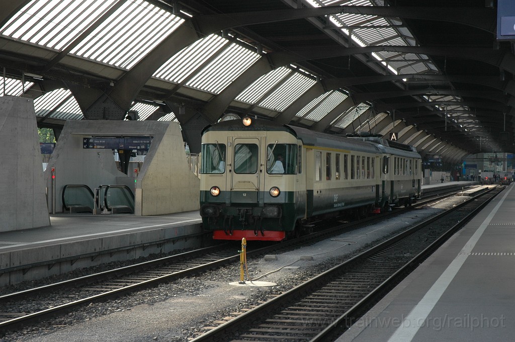 2137-0008-170611.jpg - DSF ABt 12 + BDe 4/4 80 «Koblenz» / Zürich HB 17.6.2011