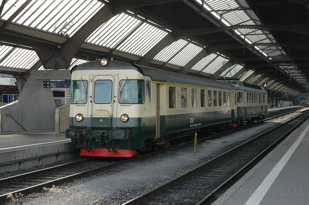 2137-0011-170611.jpg - DSF ABt 12 + BDe 4/4 80 «Koblenz» / Zürich HB 17.6.2011
